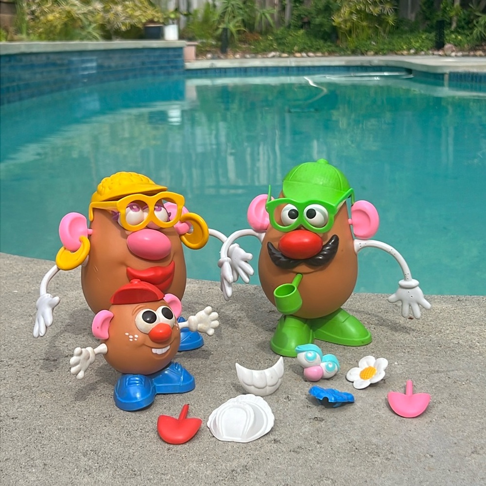 1985 Mr Potato Head Family-Rare
Featuring Baby Potato Head Hasbro Toy
